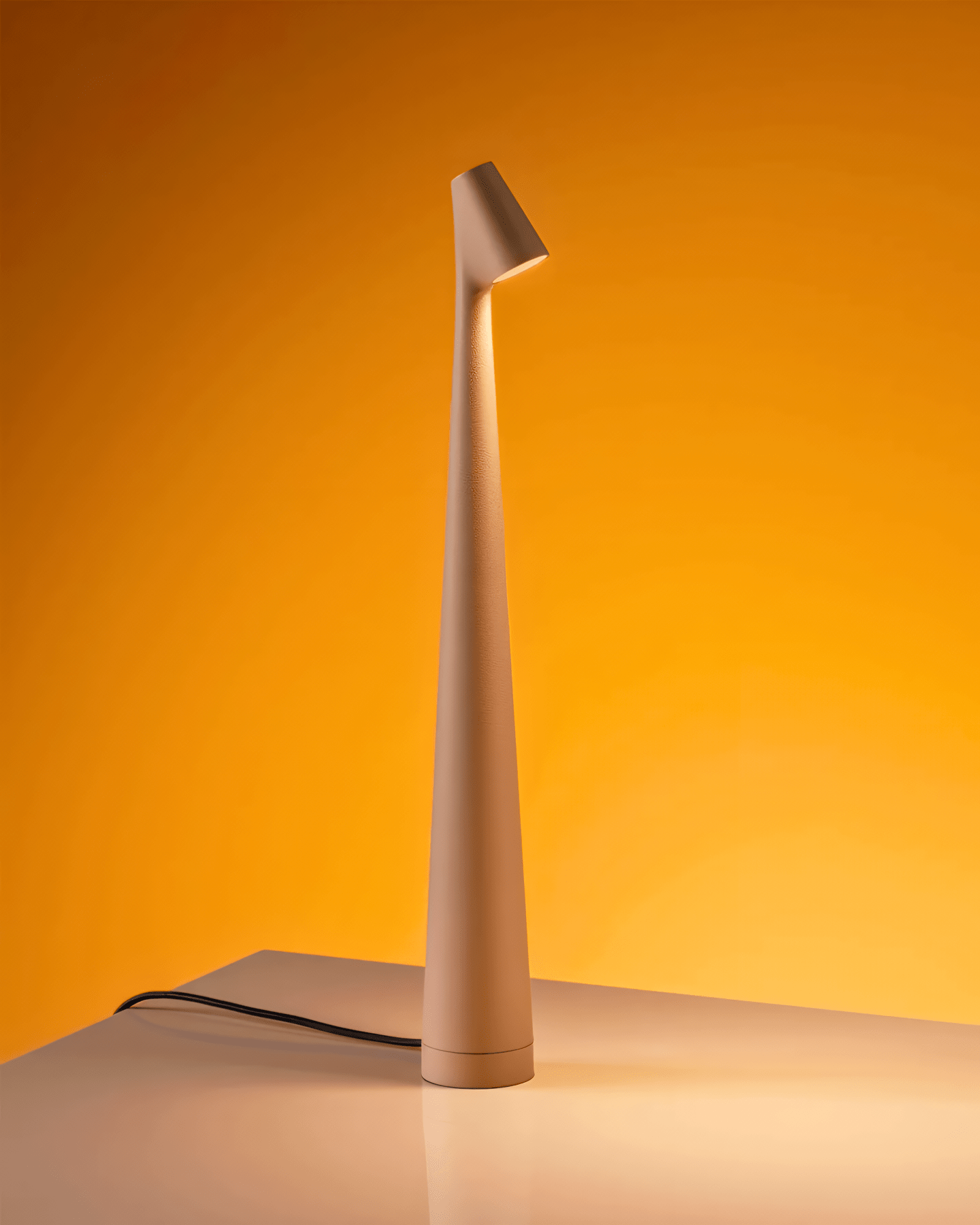 ARCUS Table Lamp - Zeenova