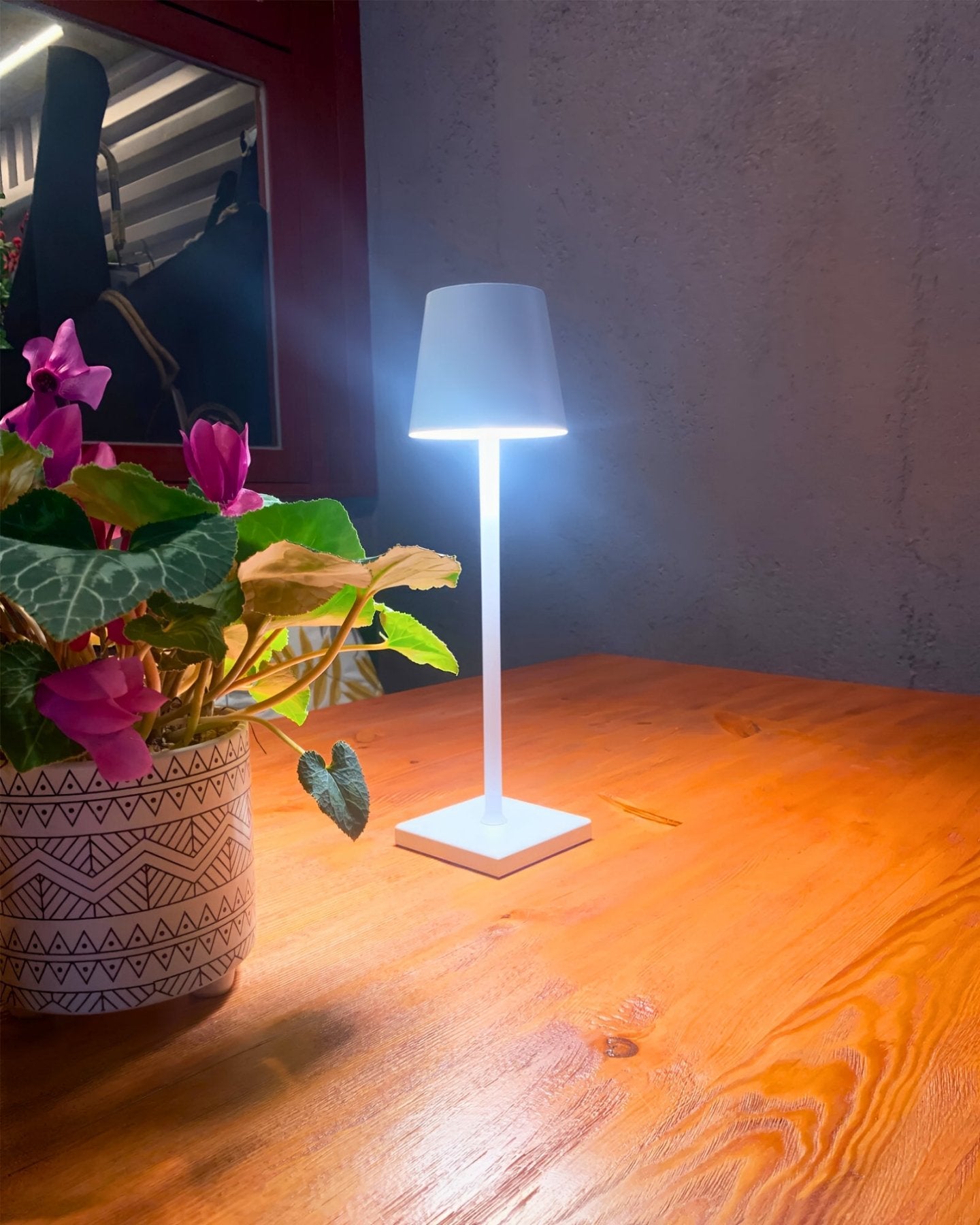 ELO Table Lamp - Zeenova