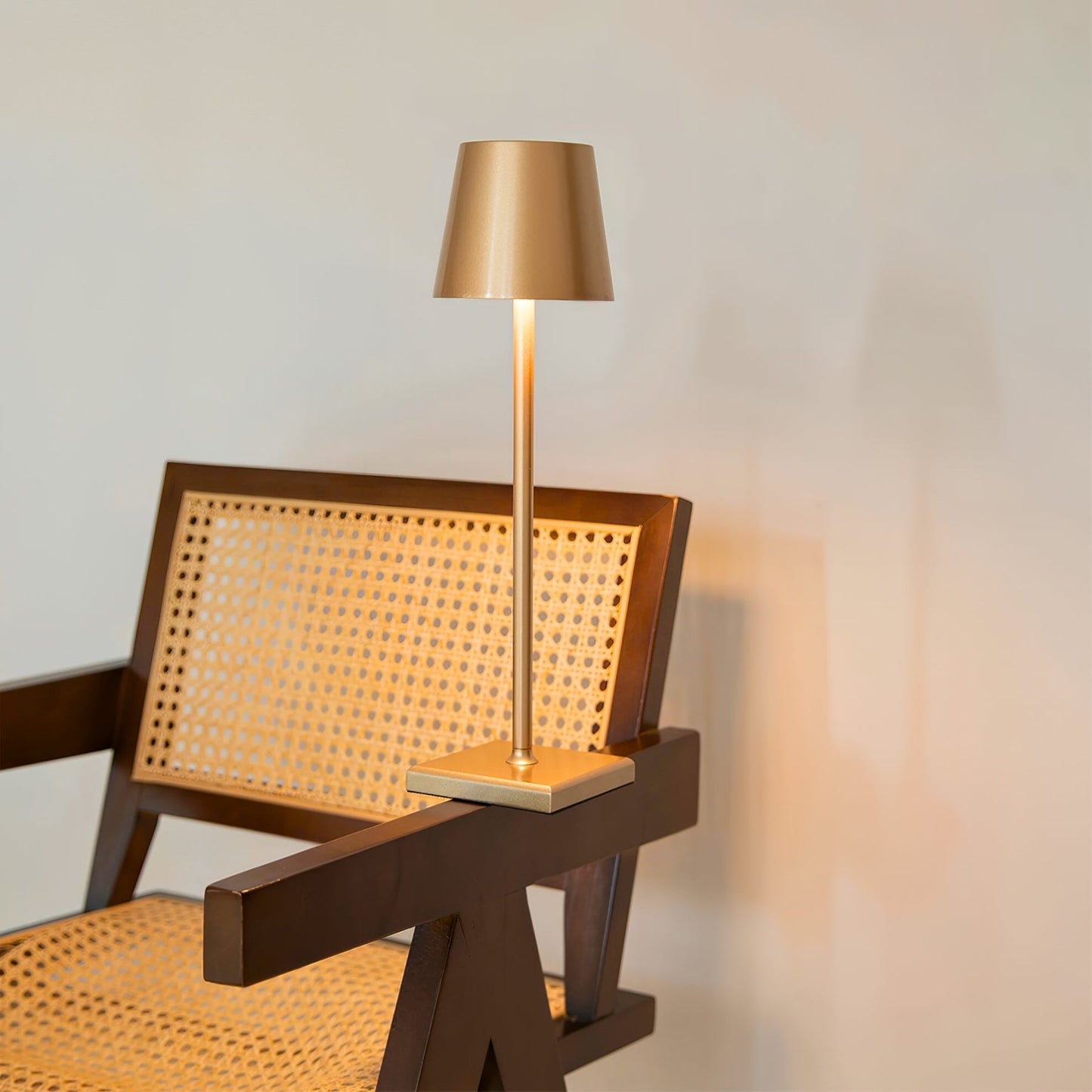 ELO Table Lamp - Zeenova