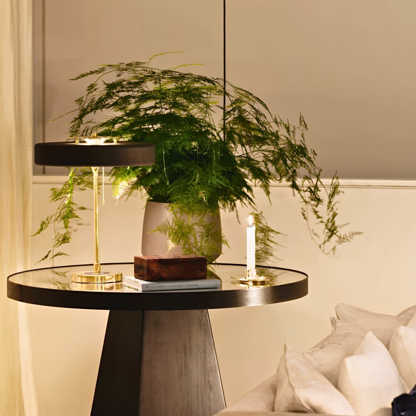 ZAREN Table Lamp - Zeenova