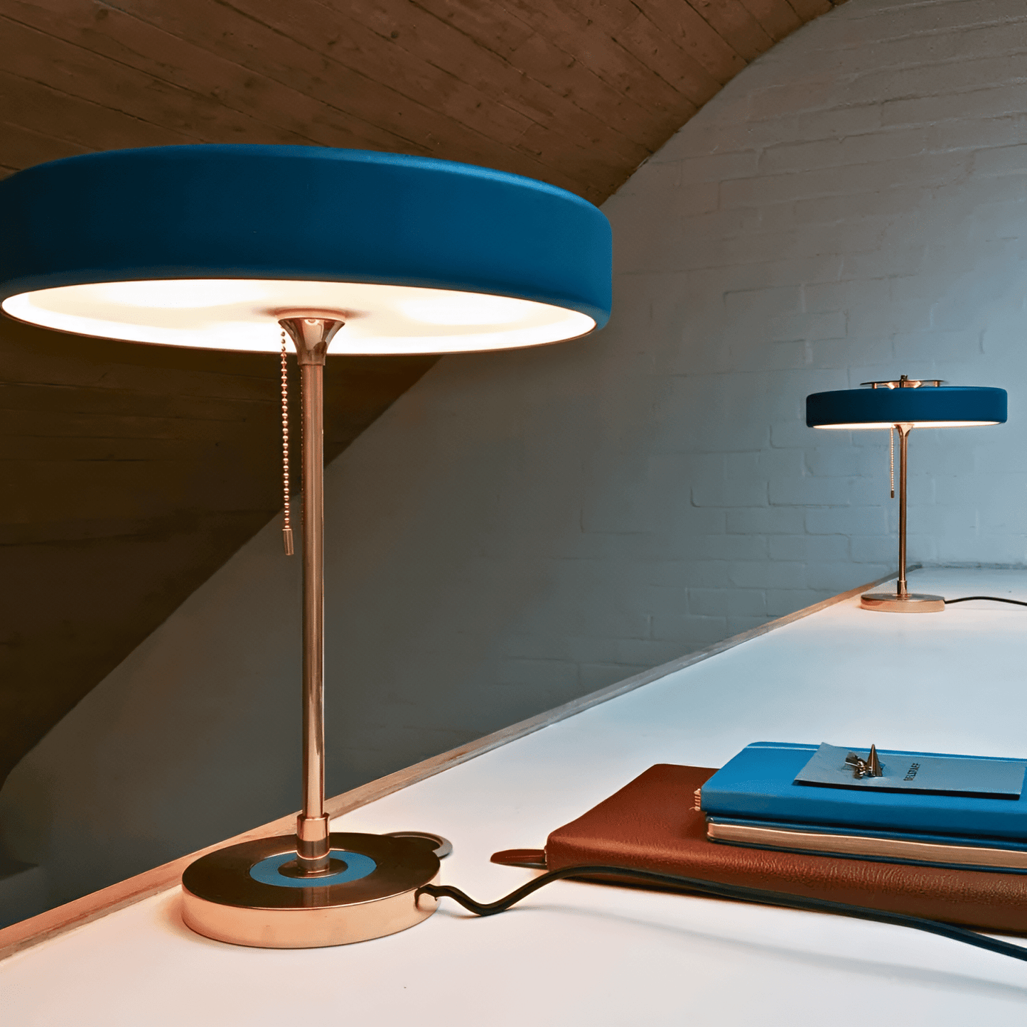 ZAREN Table Lamp - Zeenova