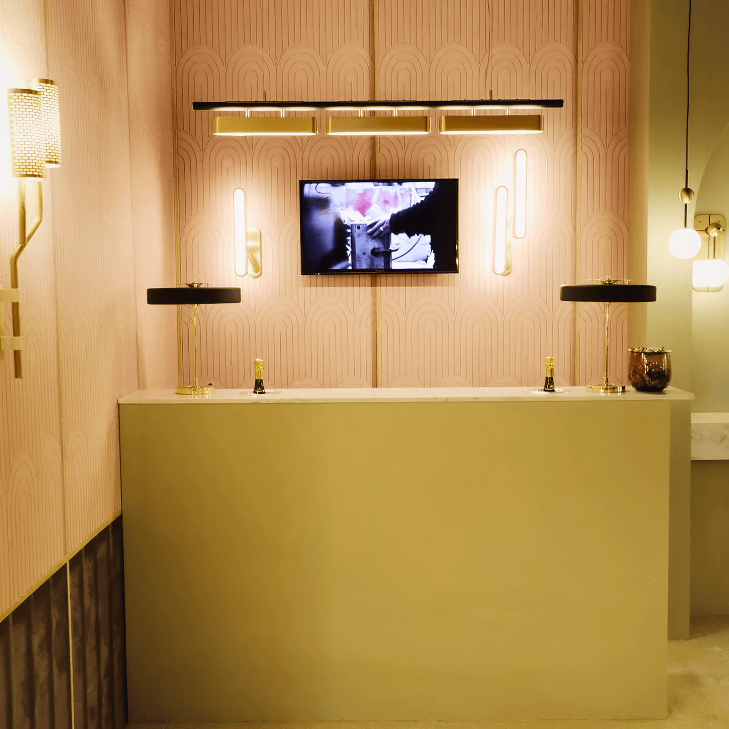 ZAREN Table Lamp - Zeenova