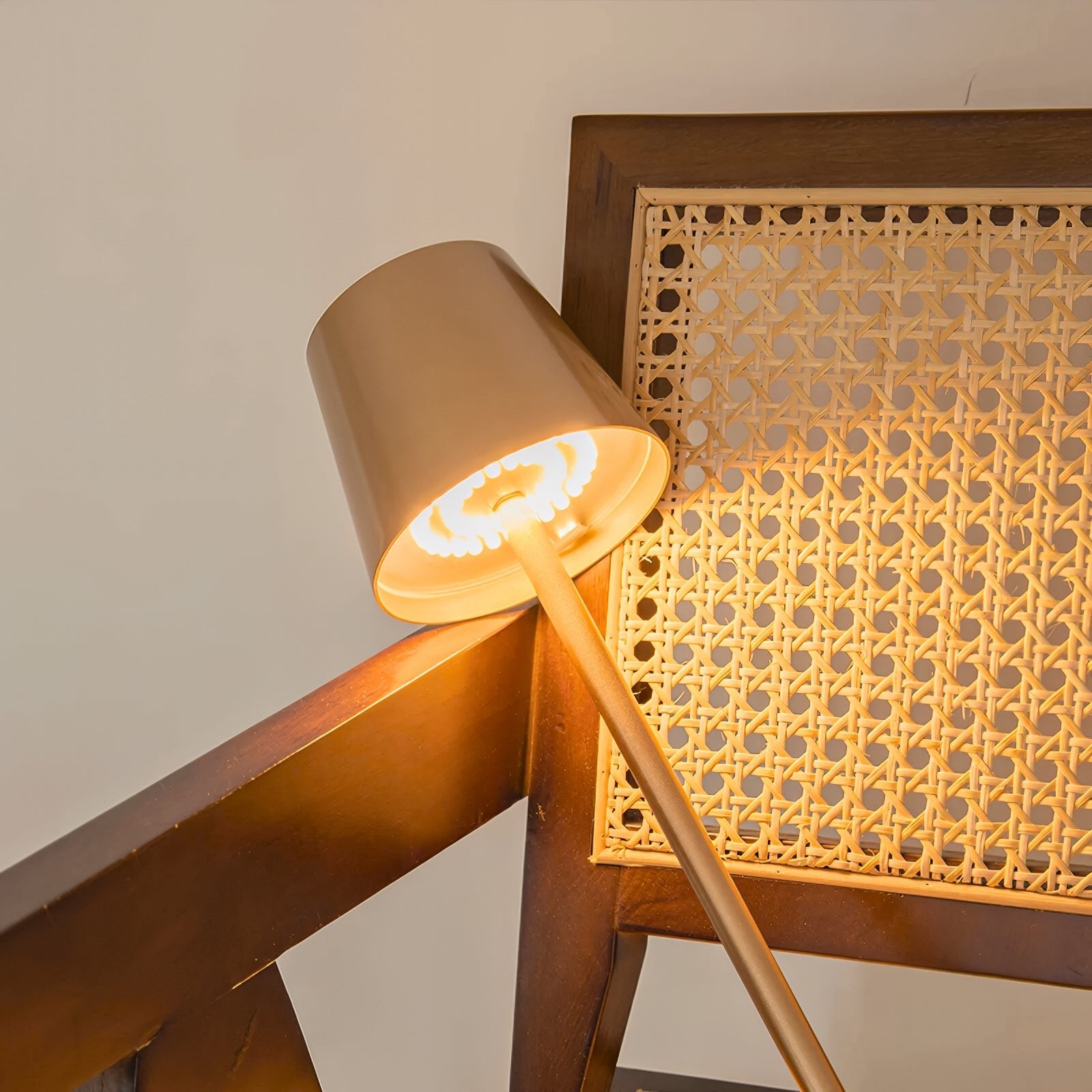 ELO Table Lamp - Zeenova