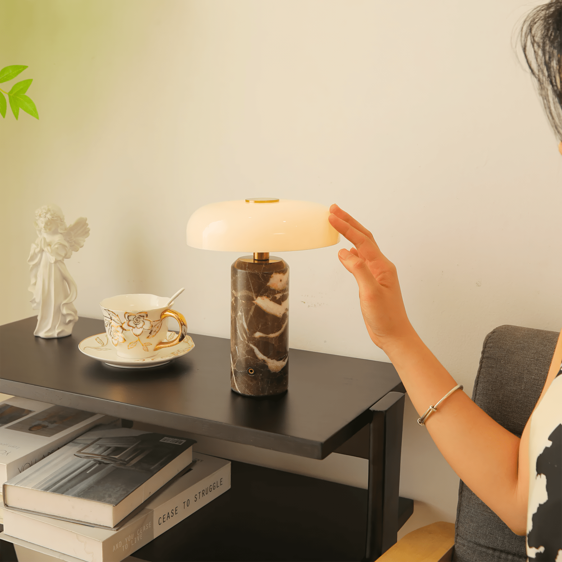 SOLENNE Table Lamp - Zeenova